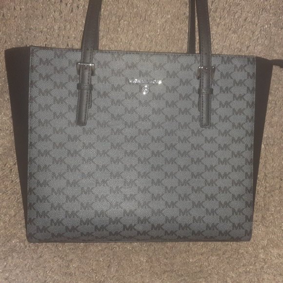 MICHAEL KORS-JET SET Charm-MD TZ Tote-Black Signature-NWT - Picture 2 of 8